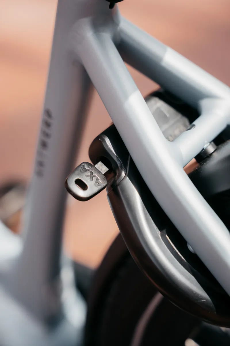 Aeres Antwerp AP5 Silver in Tethys Silver-1