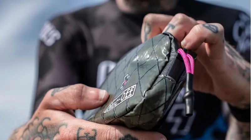 Muc-Off Rainproof Essentials Case Green-3