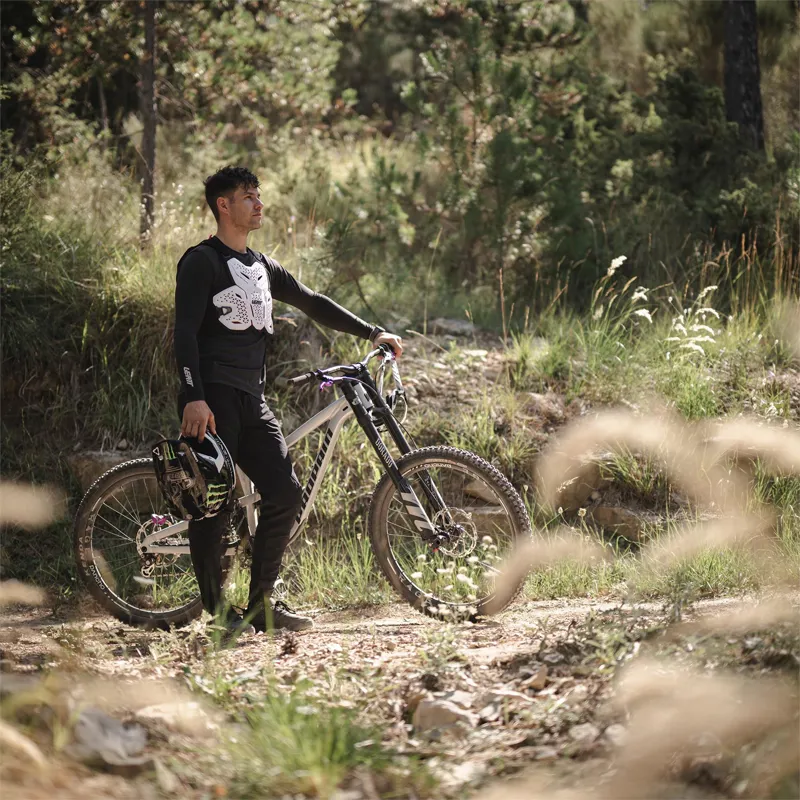 Leatt MTB 1.0 Ride Kit in Black-9