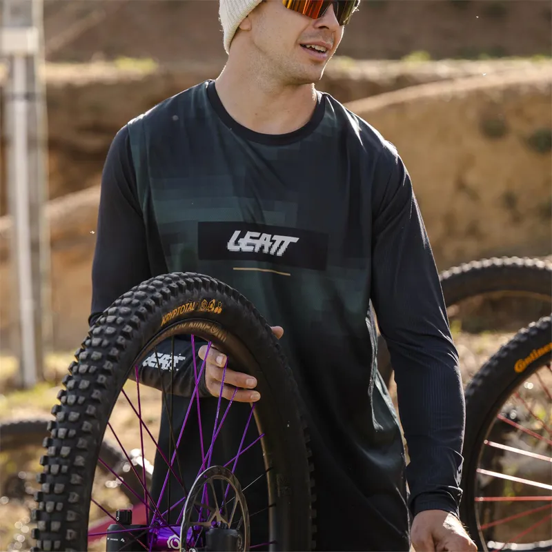 Leatt Gravity 1.0 MTB Ride Kit in Szymon Godziek-6