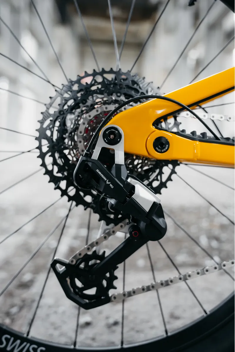 NUKEPROOF Reactor 290 Alloy Pro Eagle90 in Yellow-2