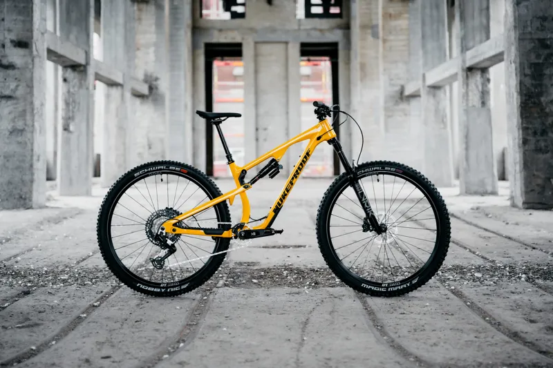 NUKEPROOF Reactor 290 Alloy Pro Eagle90 in Yellow