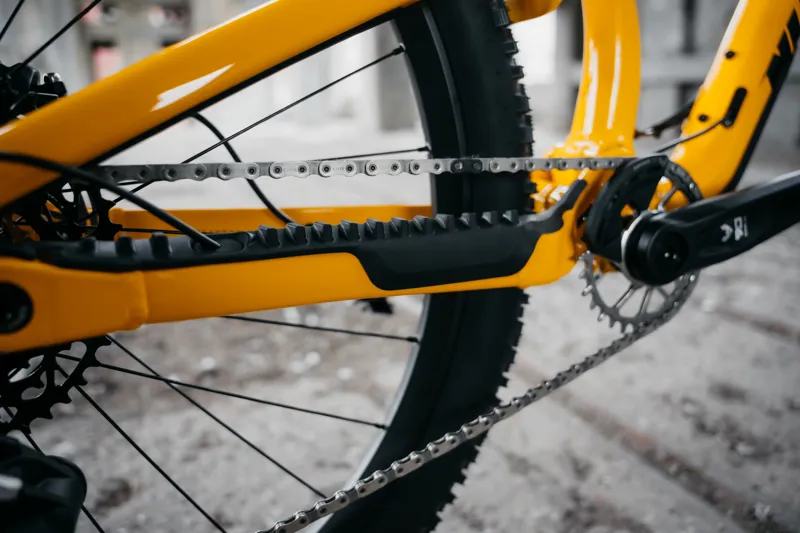 NUKEPROOF Reactor 290 Alloy Pro Eagle90 in Yellow-10