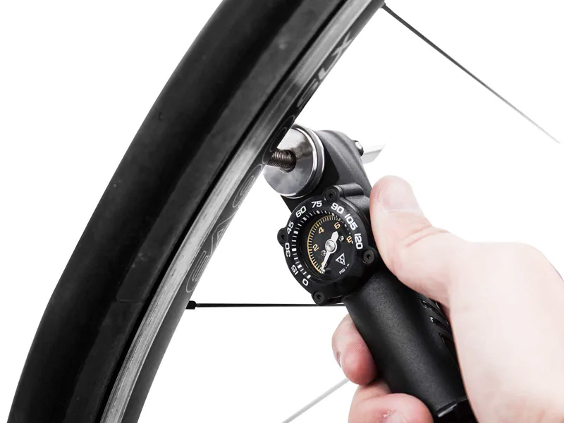 Topeak Roadie DA hand pump available with a Gauge DA G or without Gauge DA-7